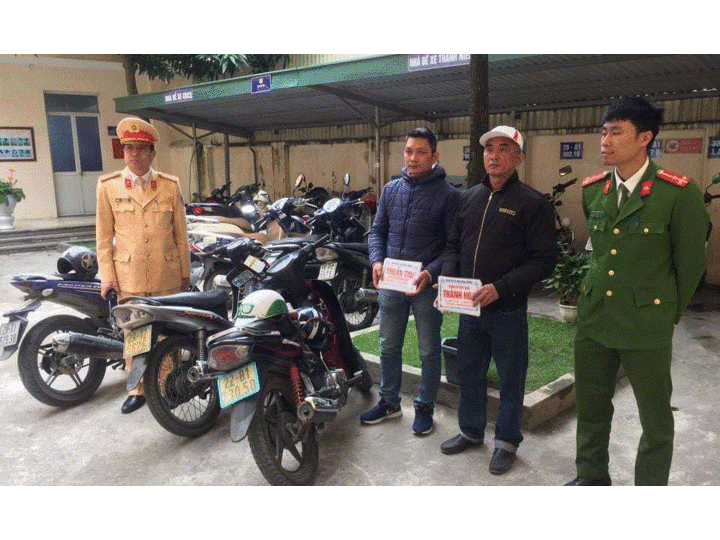 Tạm giữ 2 'cò mồi' chèo kéo khách đi trẩy hội chùa Hương